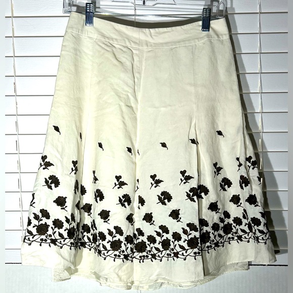 Ann Taylor Embroidered Floral Pattern Skirt Women’s Size 2. 1/4 Back In Back - Picture 1 of 12
